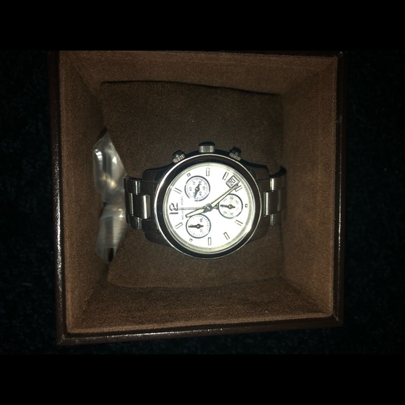 Michael Kors Watch - Picture 2 of 4